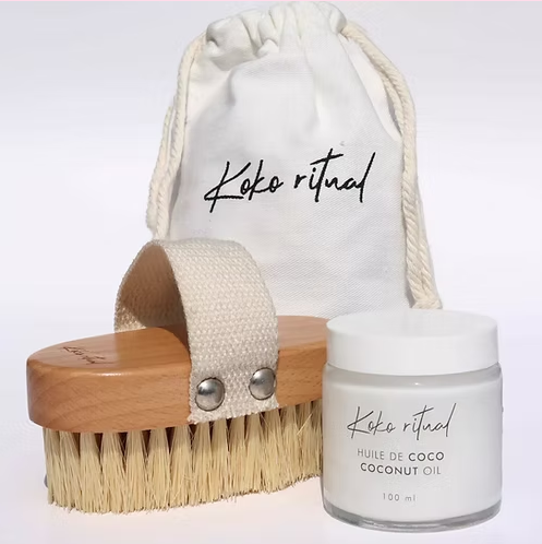 Présentation du coffret Koko ritual qui comprend la brosse à sec et l'huile de coco. Le tout livré dans un mini tote bag !