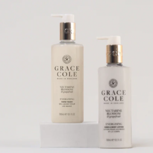Coffret mains et corps Grace Cole nectarine en fleur et pamplemousse, gel lavant et lait corps 2 x 300 ml